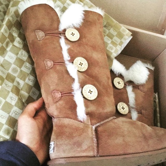 UGG Bailey Button Triplet II Boot - Picture 4 of 5